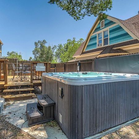 Вилла The Vibrant Victorian Hot Tub & Fire Pit In Occ Колорадо-Спрингс Экстерьер фото